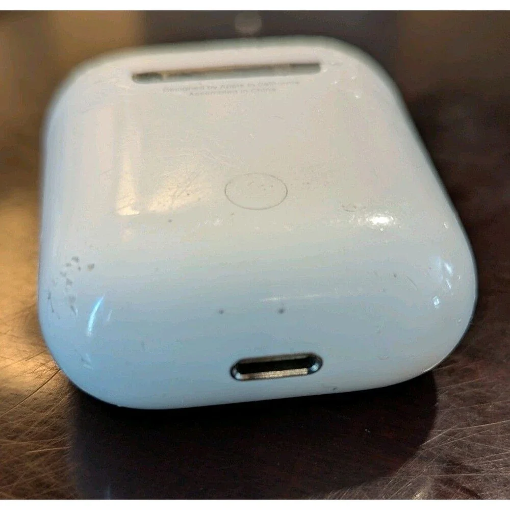 Apple AirPods 2nd Gen Authentic Apple Charging Case‎ ONLY